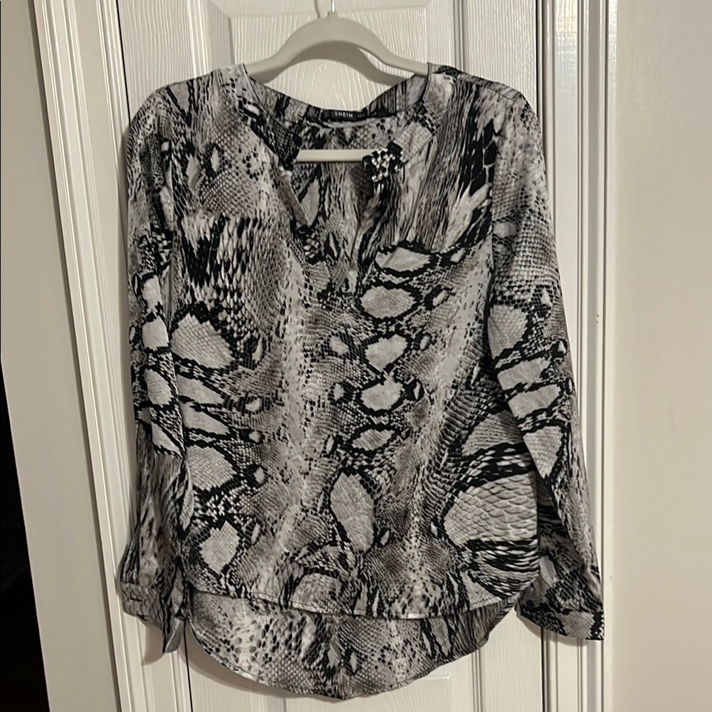 Snakeskin Black and‎ Gray Women's Top